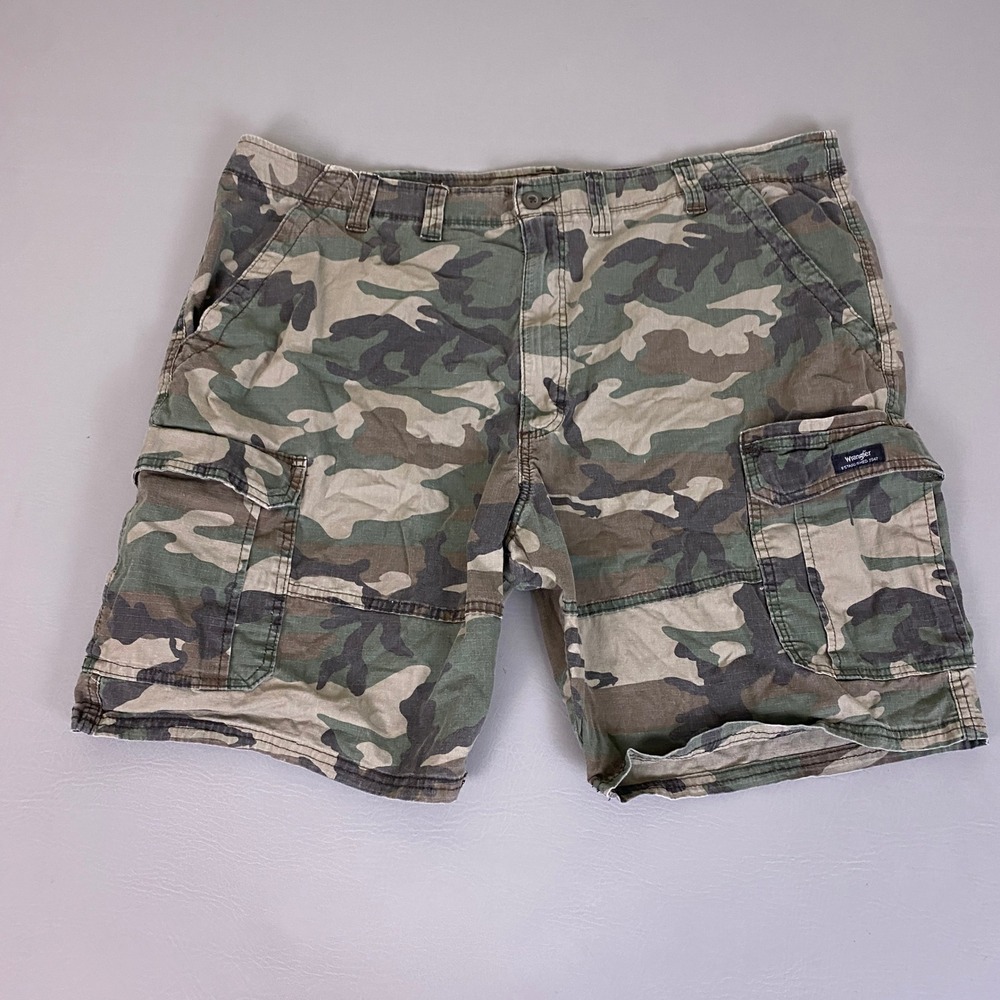 Wrangler Camo Cargo Shorts Men's Size‎ 40 Relaxed Fit Green Ripstop Cotton EUC